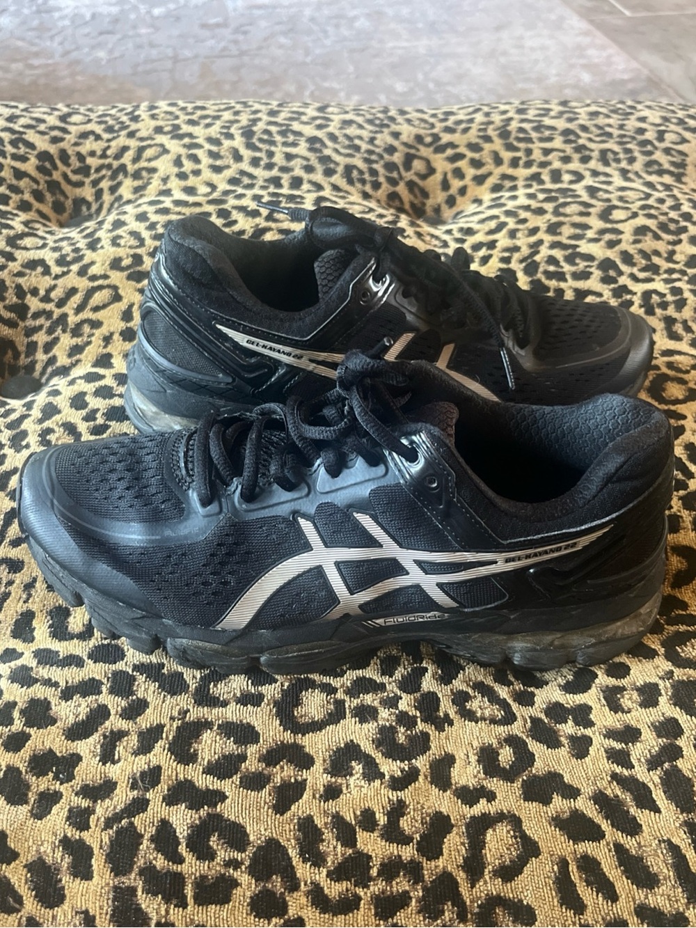 Asics gel-Kayano 22 sneaker Black SZ 8 Women’s
